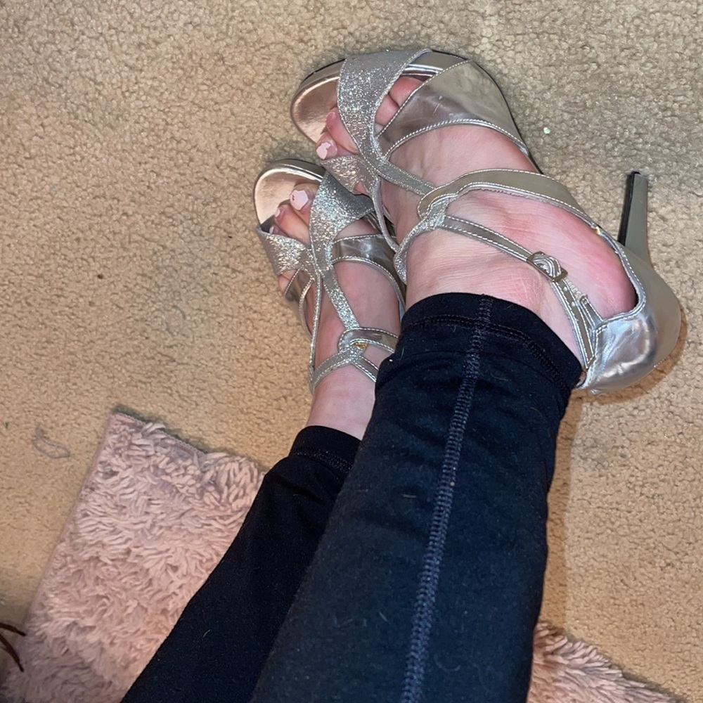 heels - Picture 3 of 4